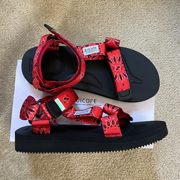 NEW SUICOKE Red Bandana Paisley DEPA-CAB Sandals - Picture 6 of 7